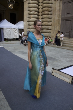着物リメイク-ドレス-ファッションショー-Italy-イタリア